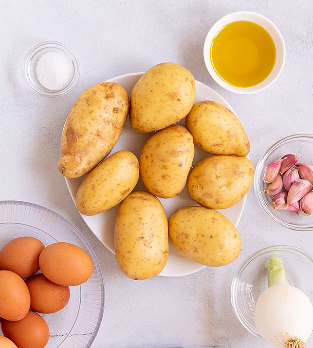 ingredientes huevos rotos con caballa al grill