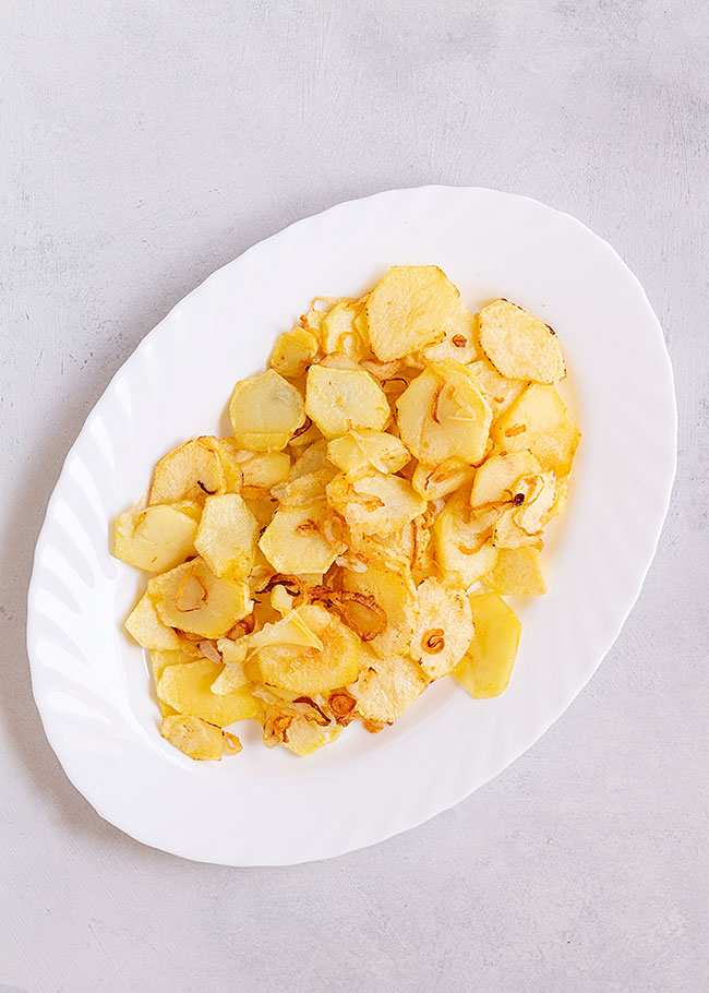 patatas y cebolla frita
