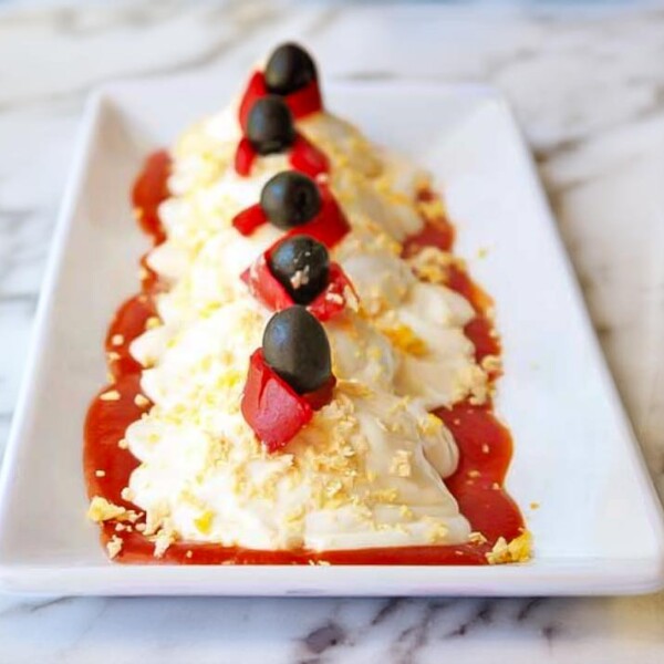 huevos rellenos de atún