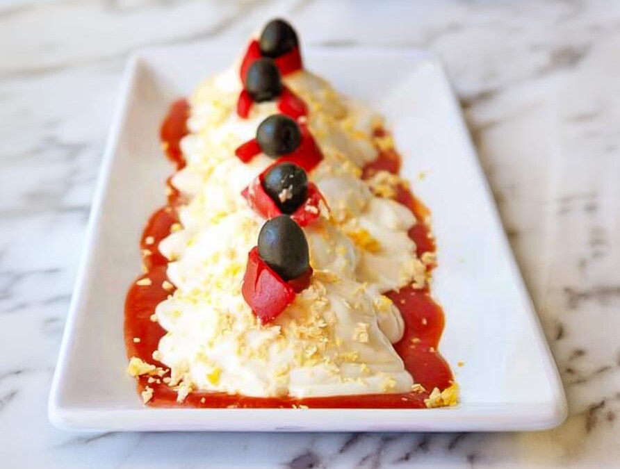 huevos rellenos de atún