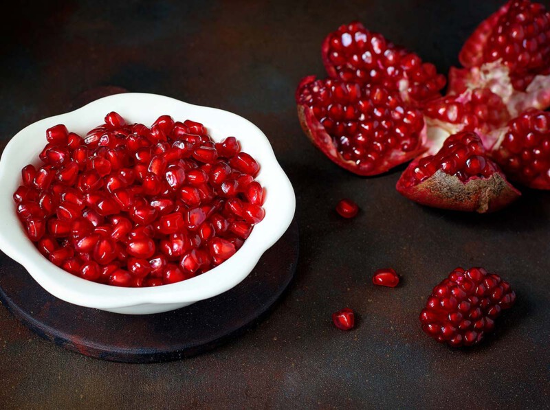 Cómo pelar una granada fácil y rápido [y por qué hay que comerlas]