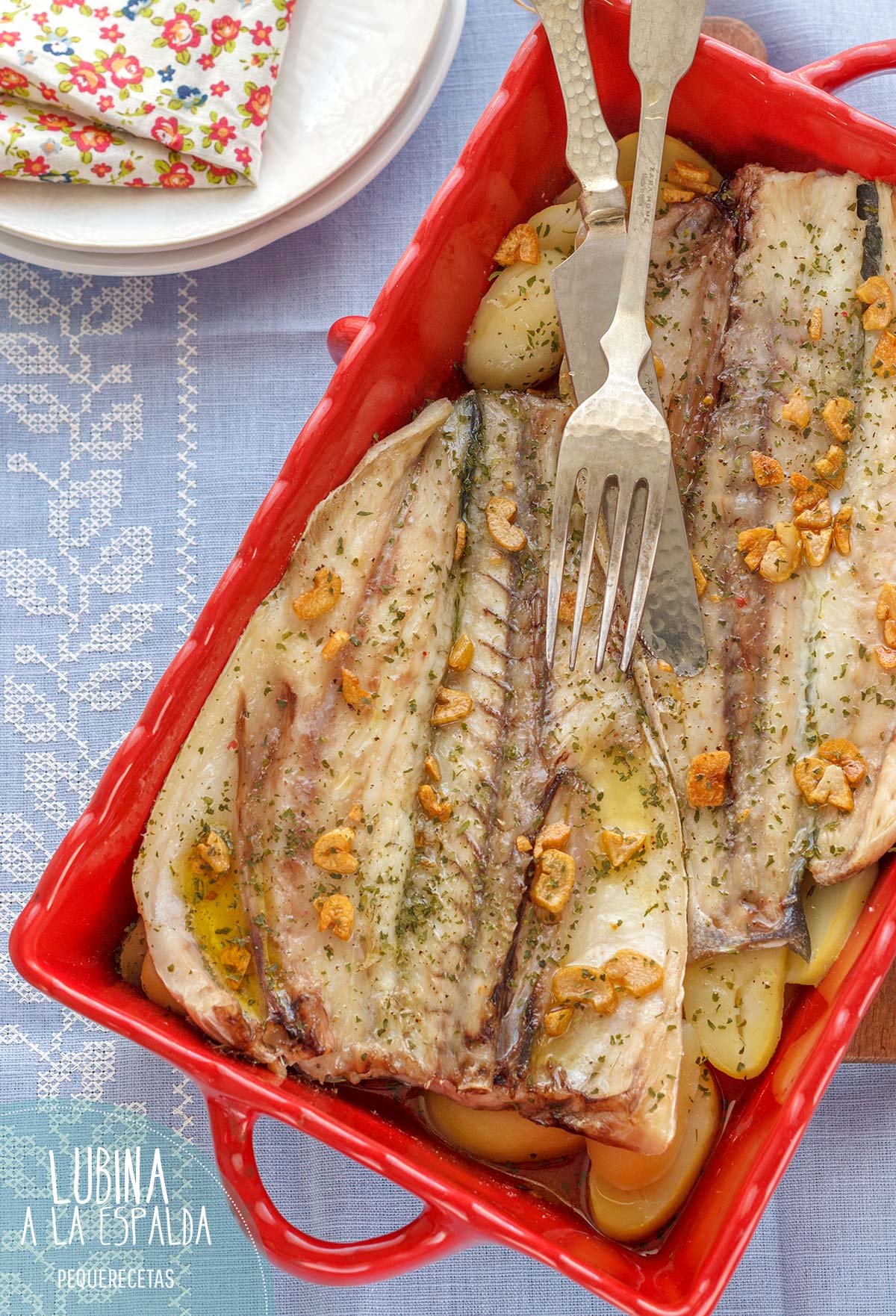 lubina a la espalda con refrito de ajos