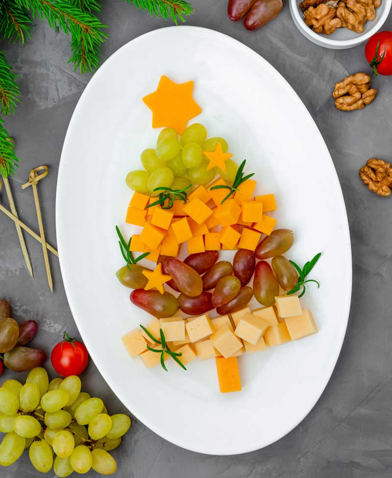 aperitivo de queso y uvas para navidad