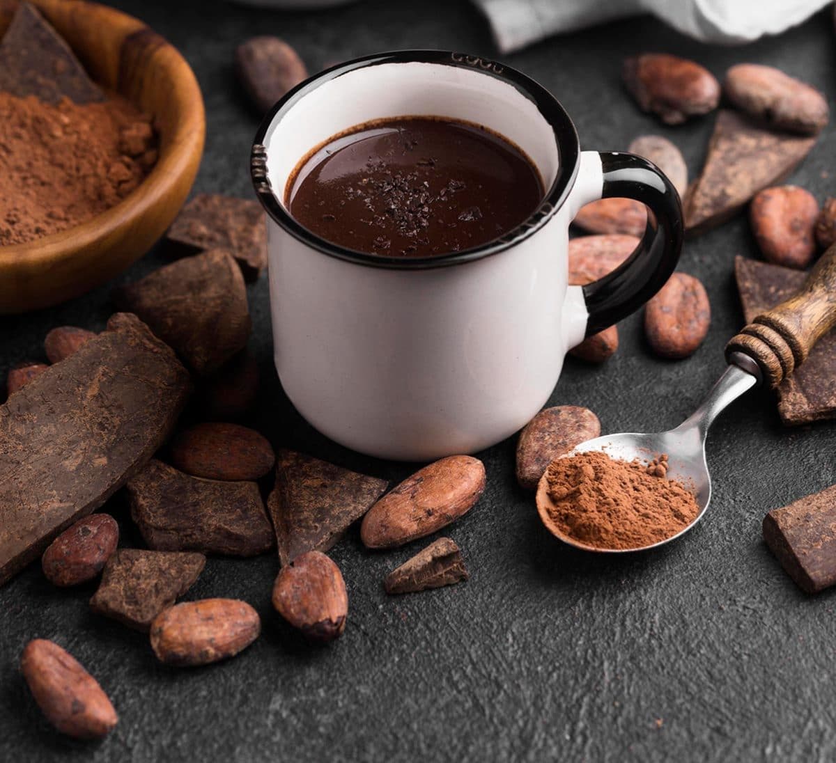 Semicírculo Asalto profesor Cómo hacer chocolate a la taza (receta fácil de chocolate caliente) |  PequeRecetas