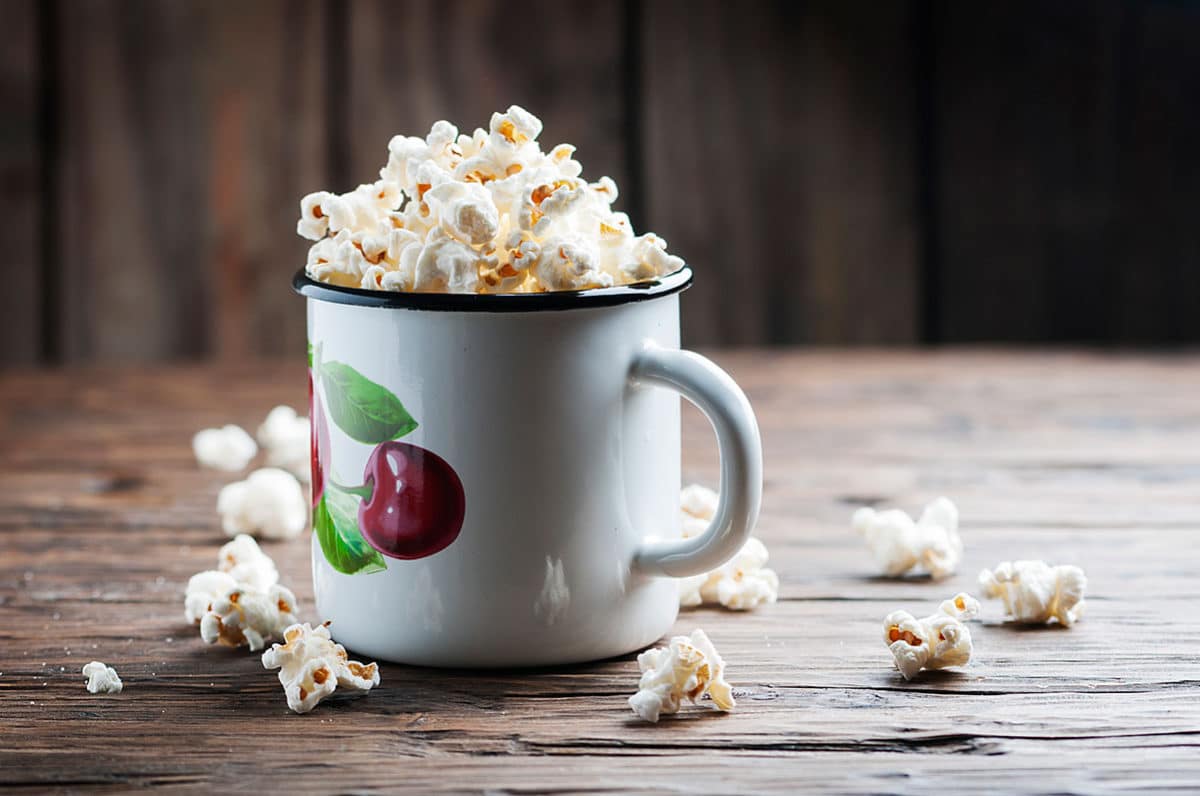 Palomitas de maíz en el microondas. Receta de cocina fácil