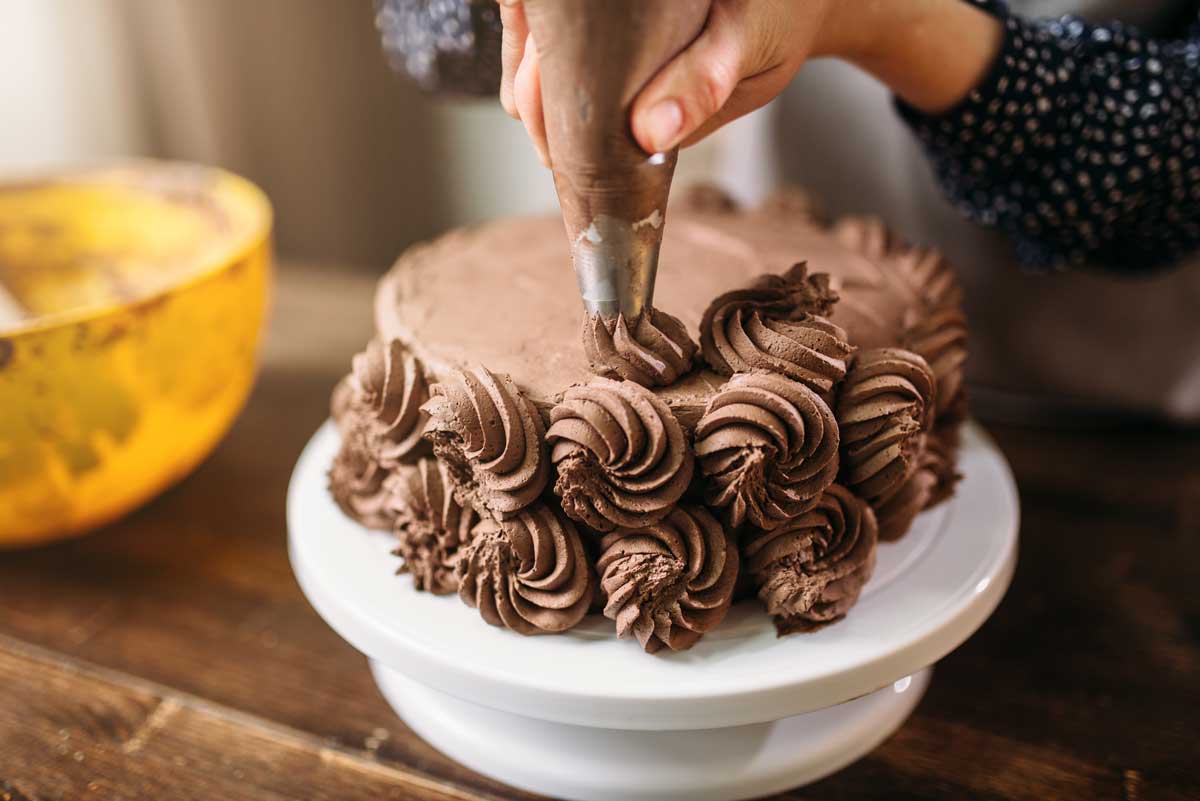 decorar tartas con buttercream de chocolate