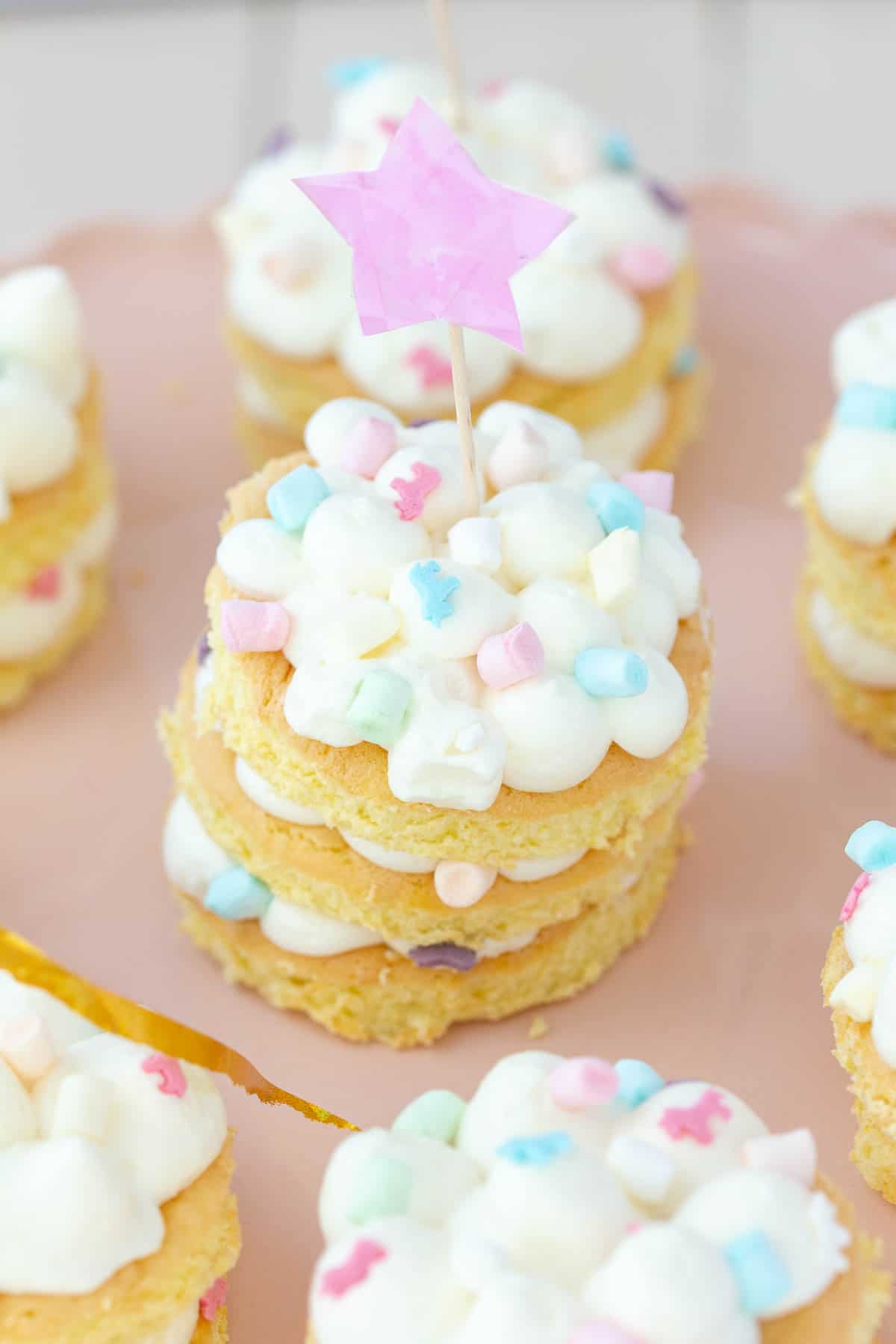 Mini tartas rellenas de crema pastelera y mermelada