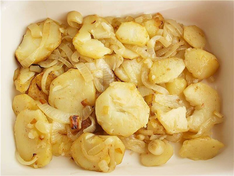 patatas con cebolla para rape al horno