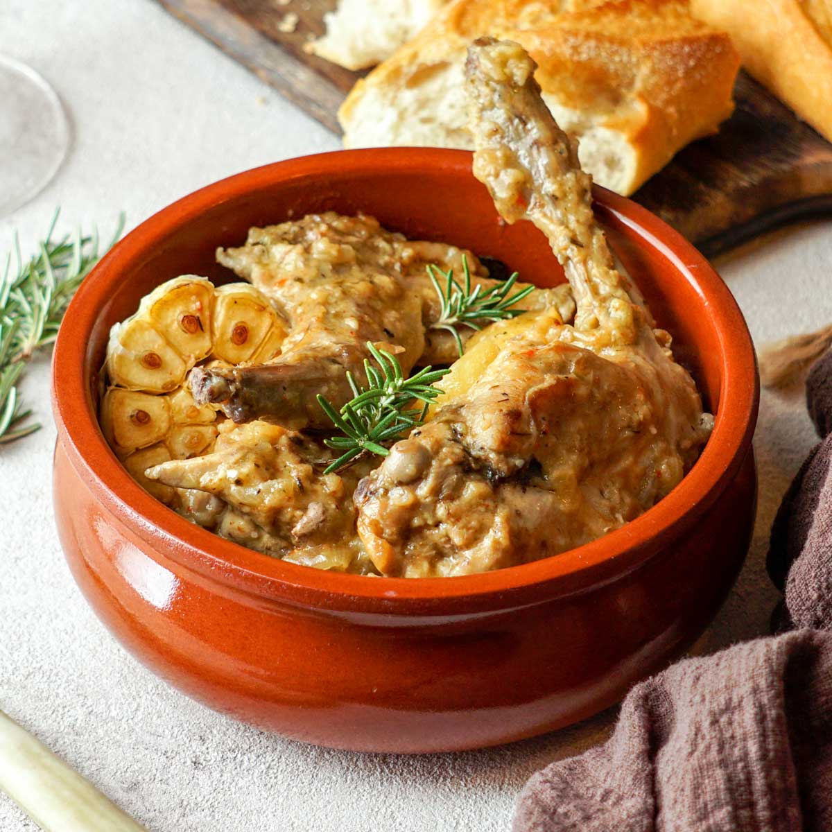 conejo en salmorejo canario