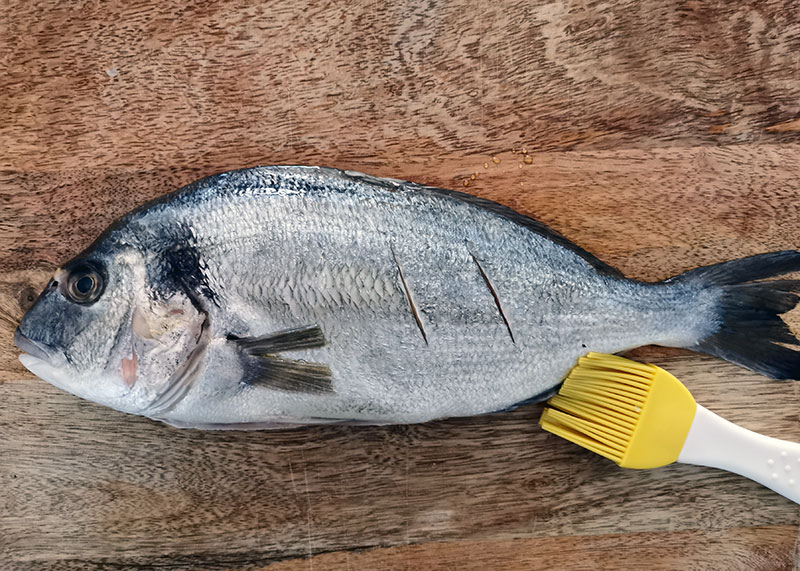 Dorada.a la barbacoa
