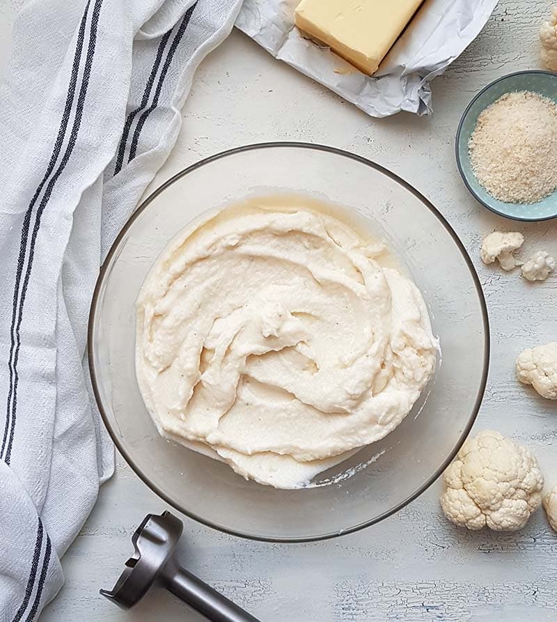 puré de coliflor keto con queso parmesano