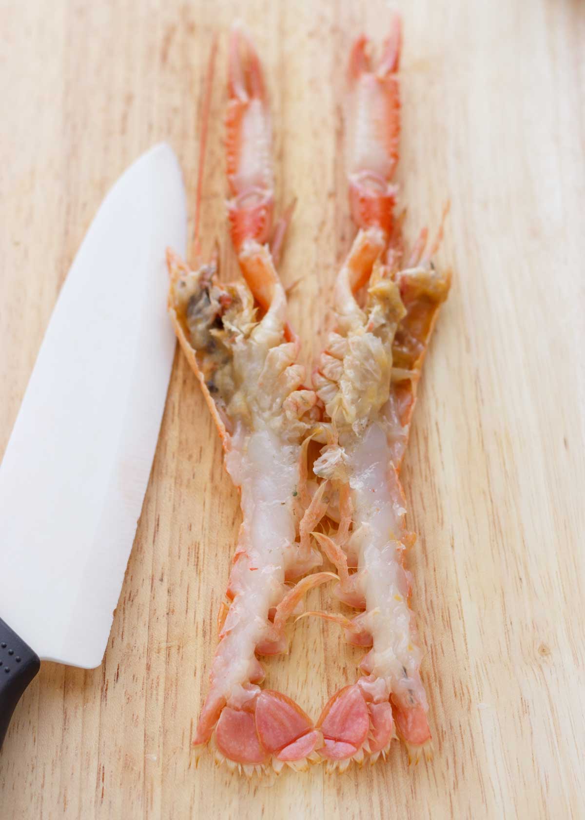 como cortar cigalas por la mitad