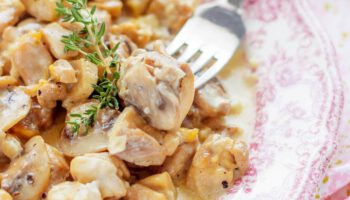 receta pollo con champiñones y nata