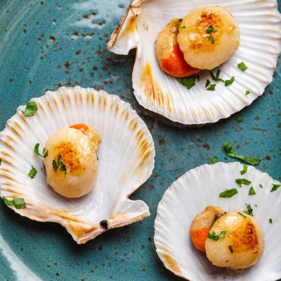 Vieiras a la plancha con salsa de mantequilla y limón PequeRecetas