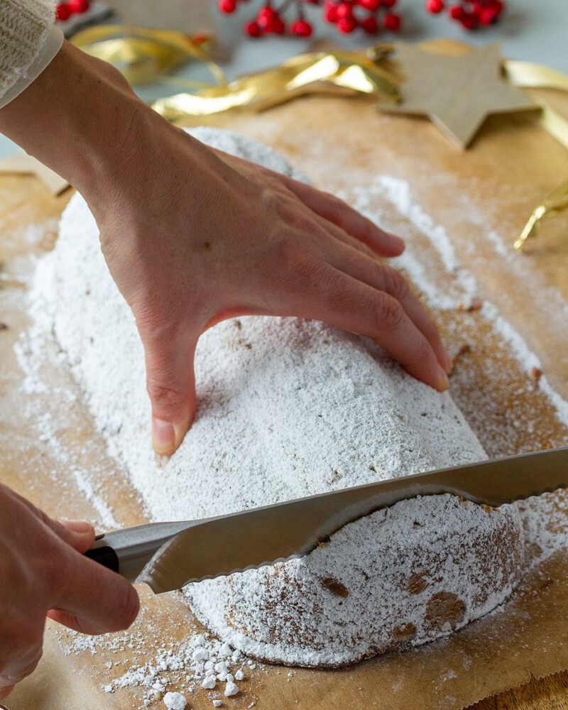 christstollen horneado - Stollen (receta tradicional de pan de Navidad alemán) Horneado del Christstollen