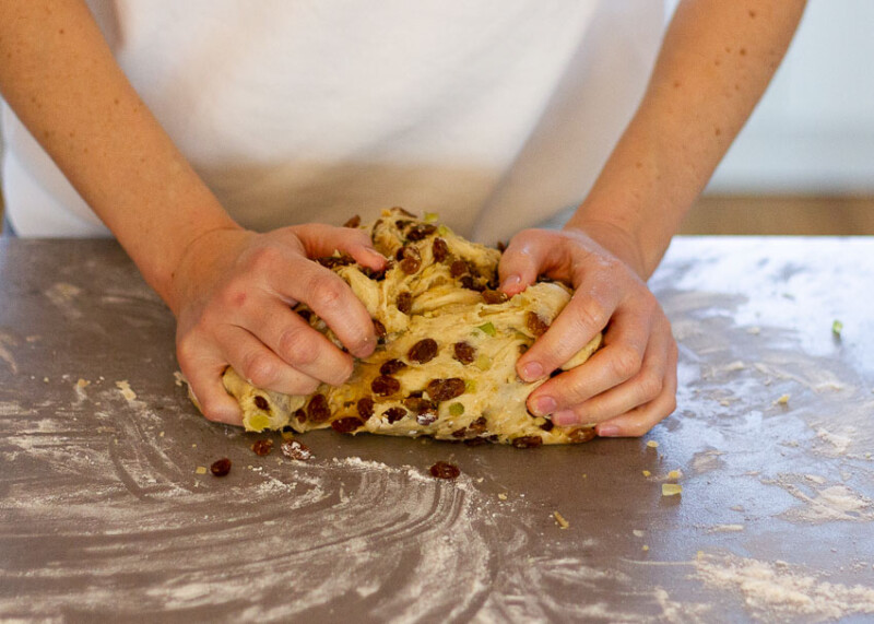 stollen amasado pasas - Stollen (receta tradicional de pan de Navidad alemán) Amasado del Stollen