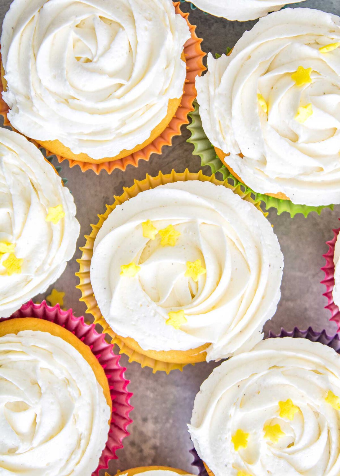 Cupcakes de vainilla con buttercream (receta FÁCIL) PequeRecetas