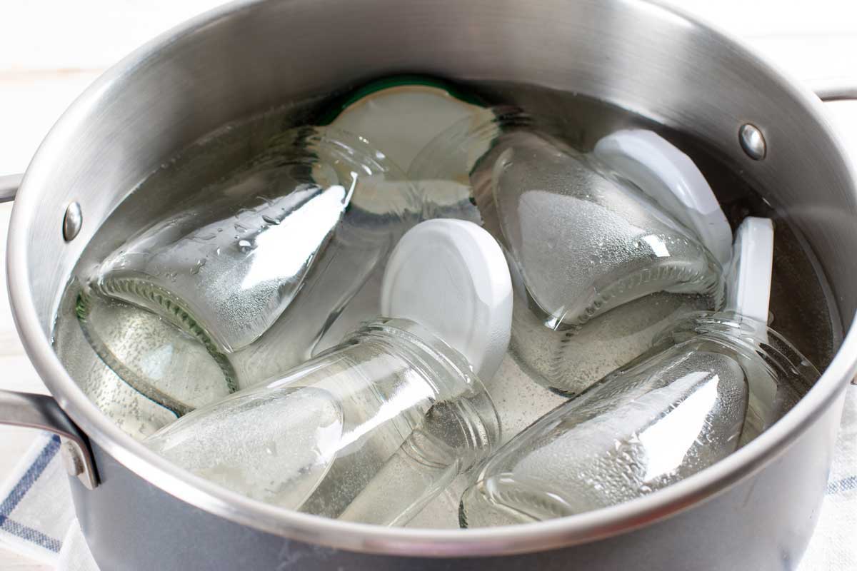 sterilize jars for homemade jams -