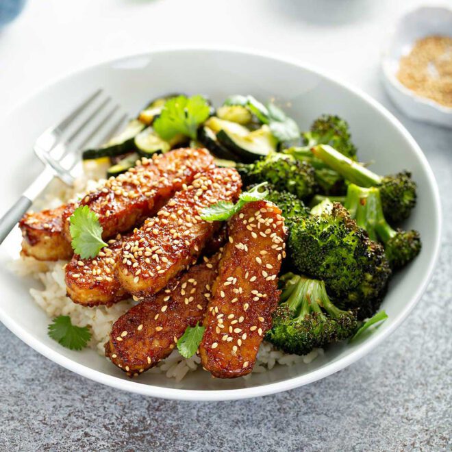 Tempeh marinado con salsa teriyaki (receta vegana fácil) PequeRecetas