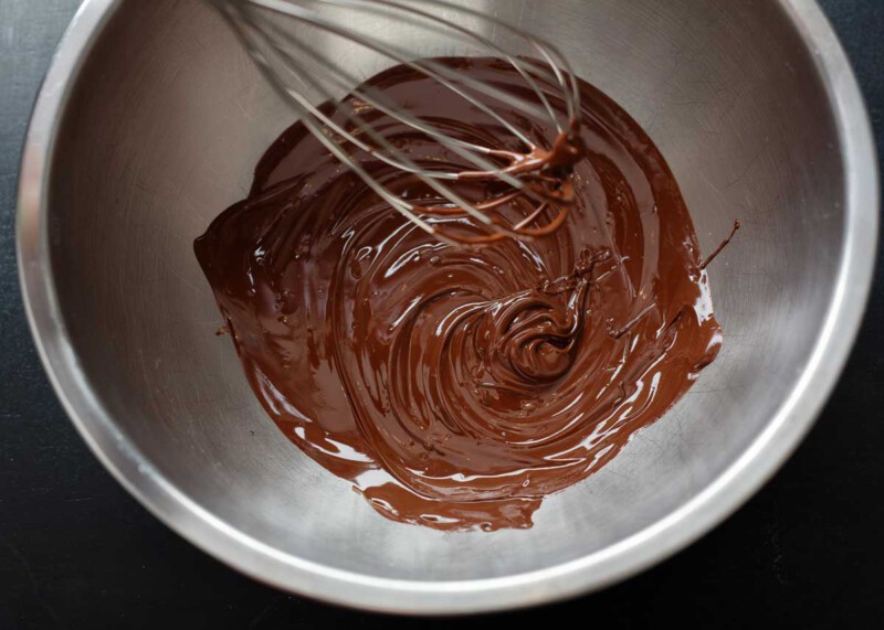 masa de chocolate para brownie Cómo fundir chocolate en microondas, al baño María, horno, y airfryer masa de chocolate