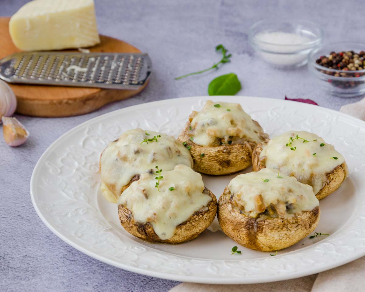 champiñones al horno rellenos de queso