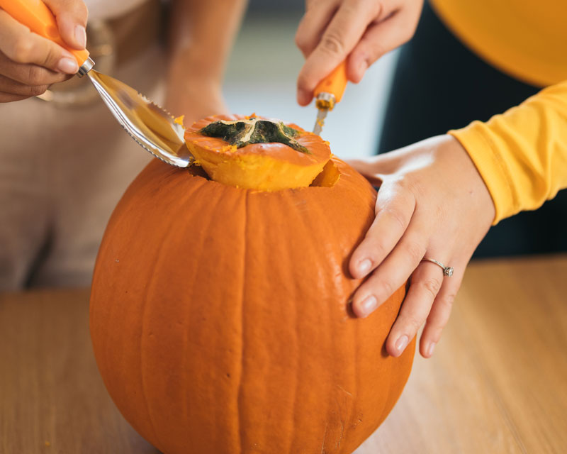 Como Abrir Una Calabaza De Halloween - Cómo Hacer Y Decorar Una Calabaza De Halloween De Forma Fácil