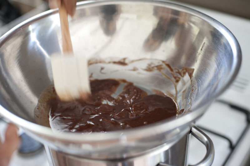 como derretir chocolate al bano maria Cómo fundir chocolate en microondas, al baño María, horno, y airfryer como derretir chocolate al baño María
