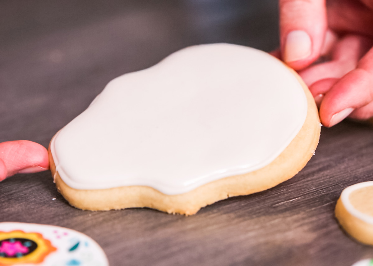 decoracion con glaseado de galletas de calaveras