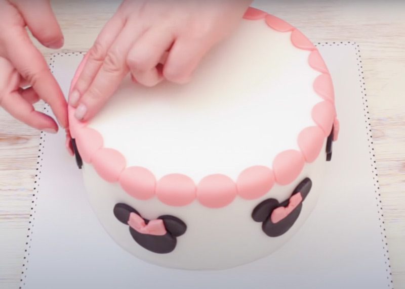decoramos la tarta de Minnie