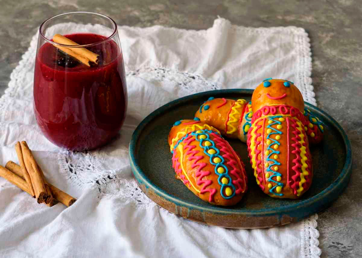 guaguas de pan y colada morada