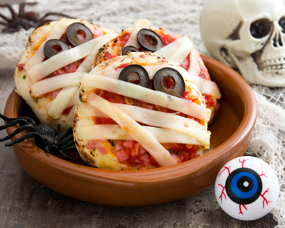 mini pizzas de Halloween momia
