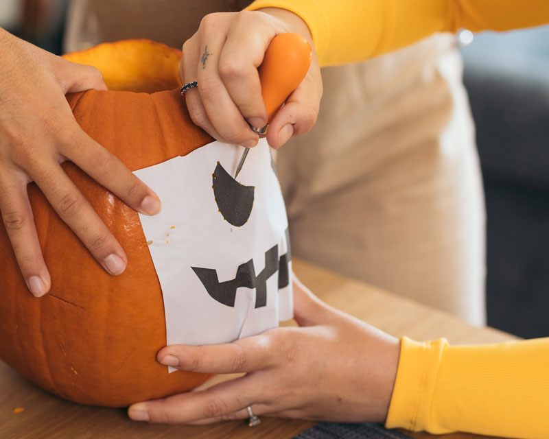 Punzon Para Calabaza De Halloween - Cómo Hacer Y Decorar Una Calabaza De Halloween De Forma Fácil