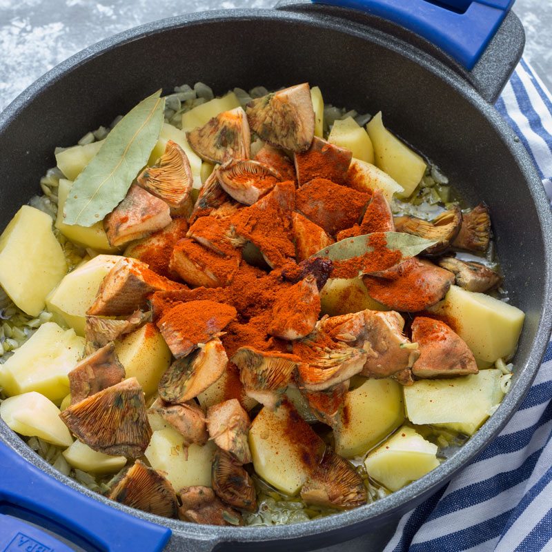 como hacer guiso de niscalos con patatas