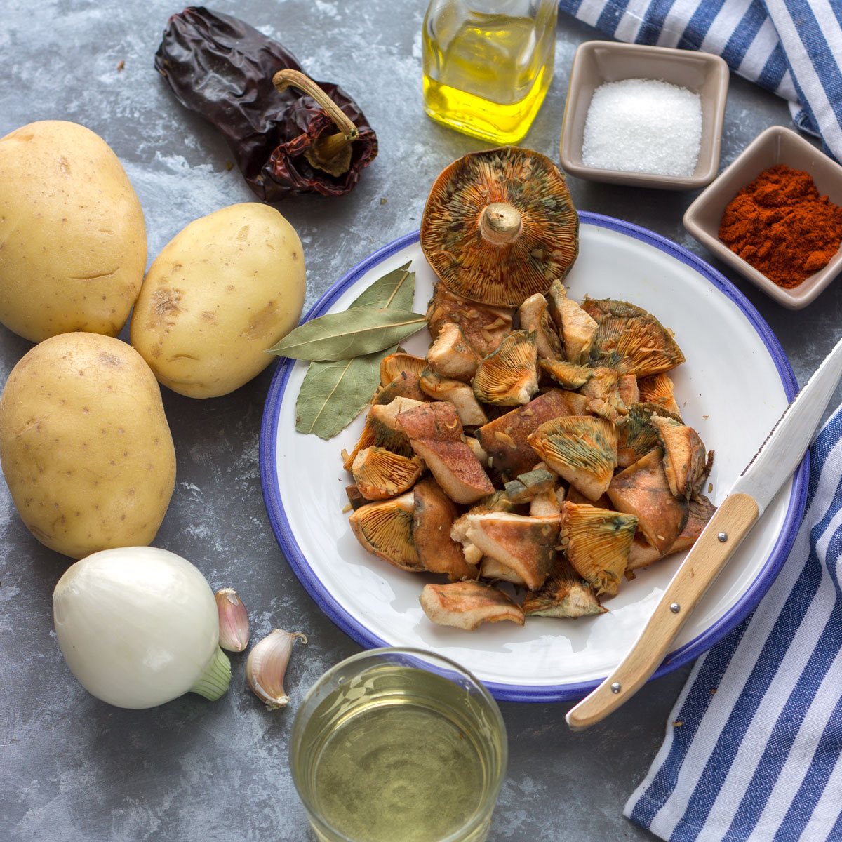 ingredientes niscalos con patatas guiso tradicional