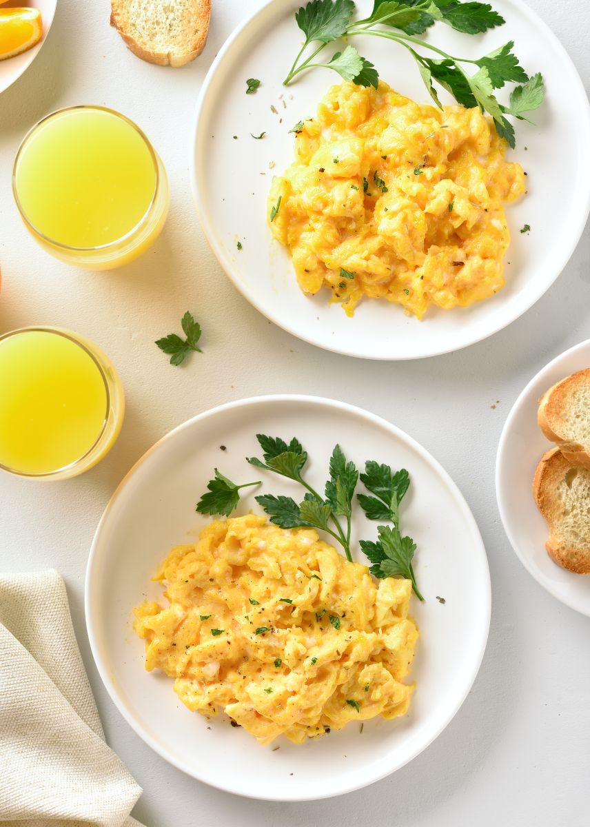 como hacer huevos revueltos para desayunos