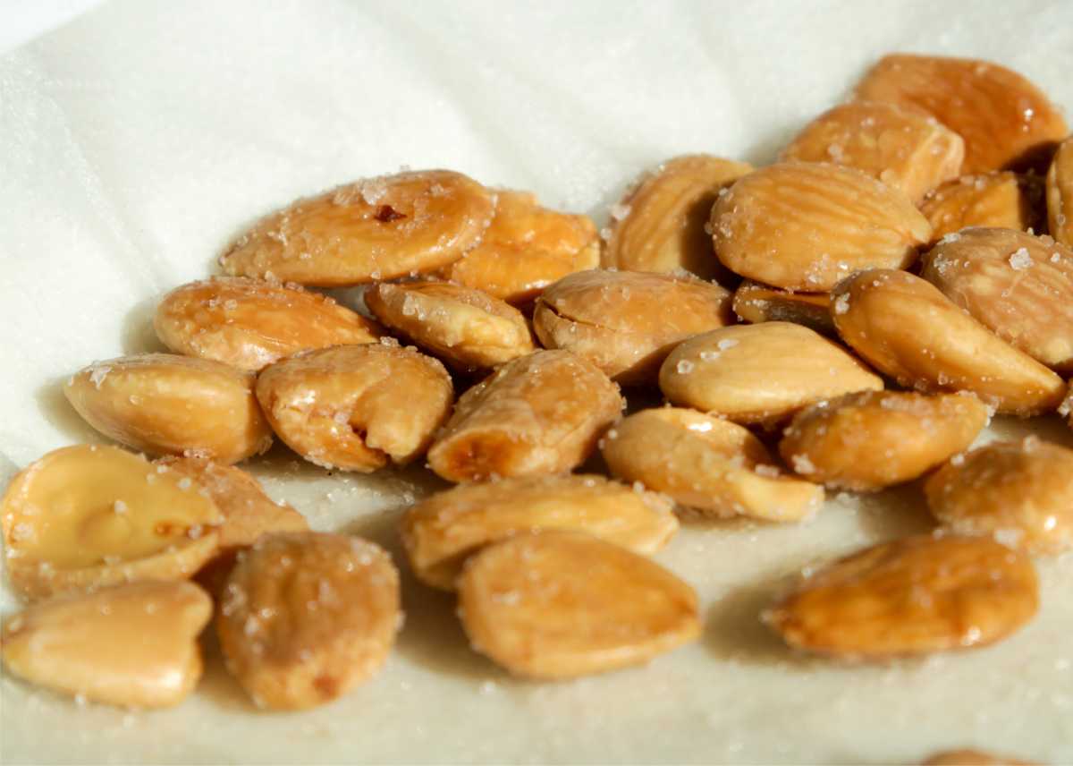 how to make fried almonds with salt -