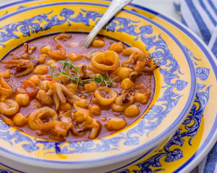 Garbanzos con calamares (guiso tradicional mediterráneo) PequeRecetas