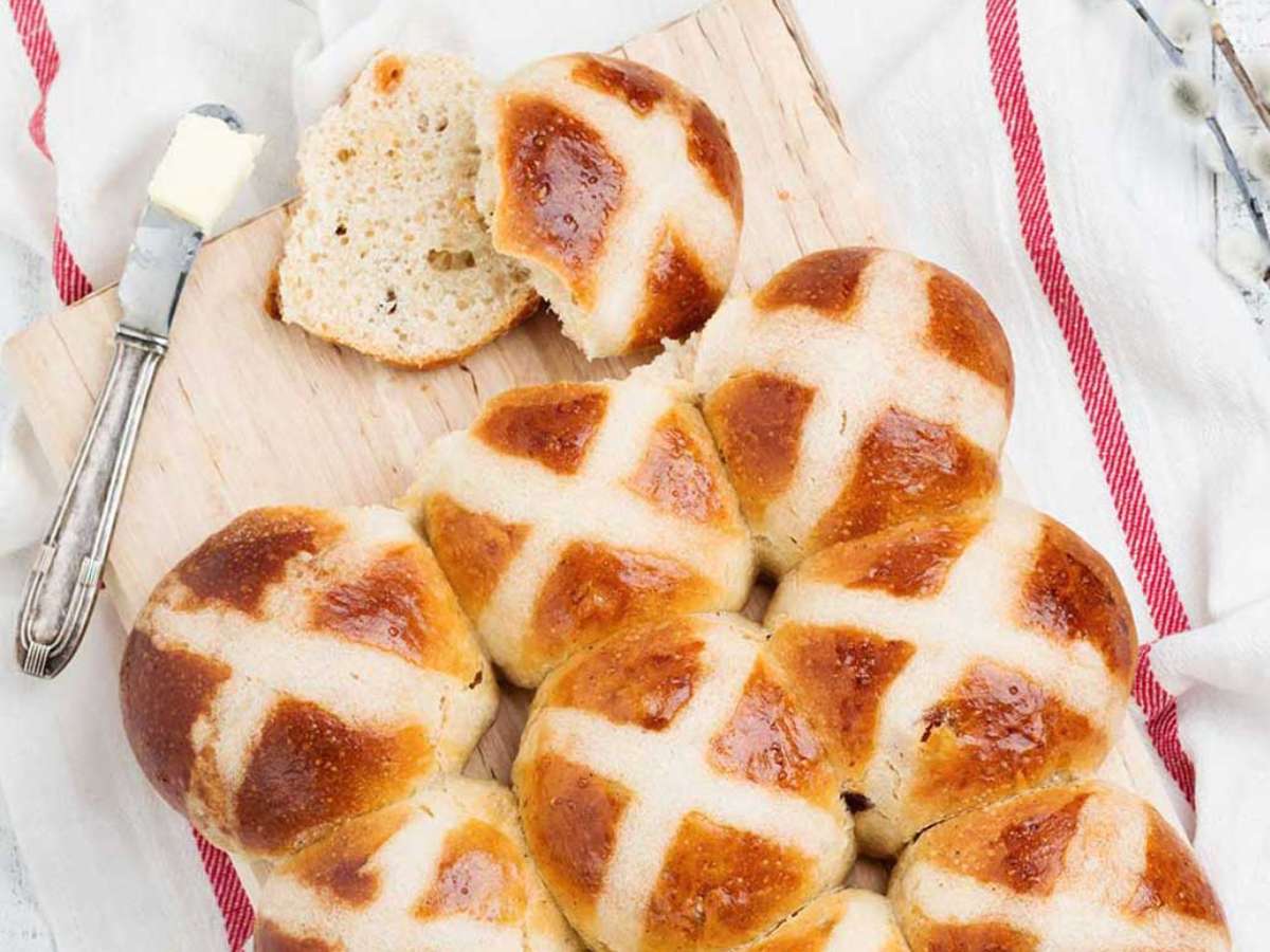 Cómo hacer Hot Cross Buns o bollos cruzados de Pascua tradicionales