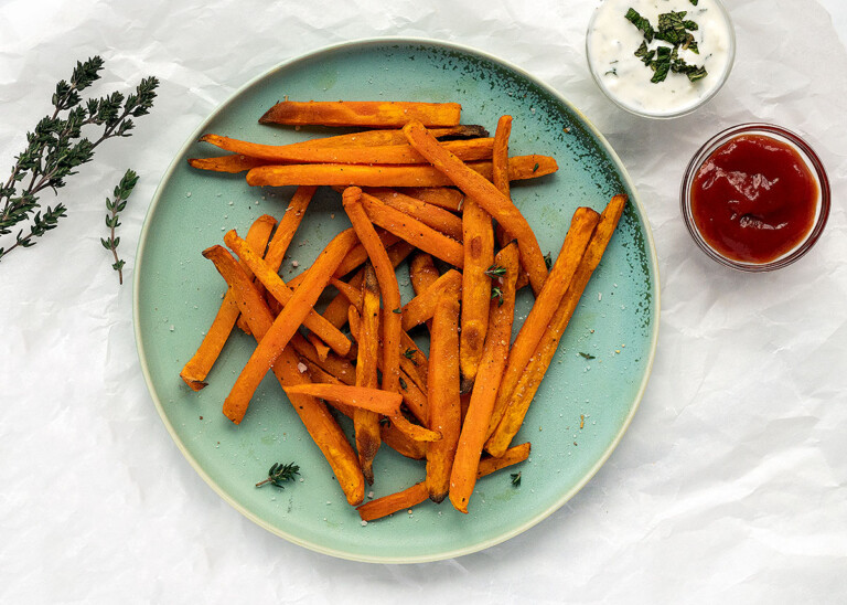 Bastoncitos de boniato frito en freidora de aire