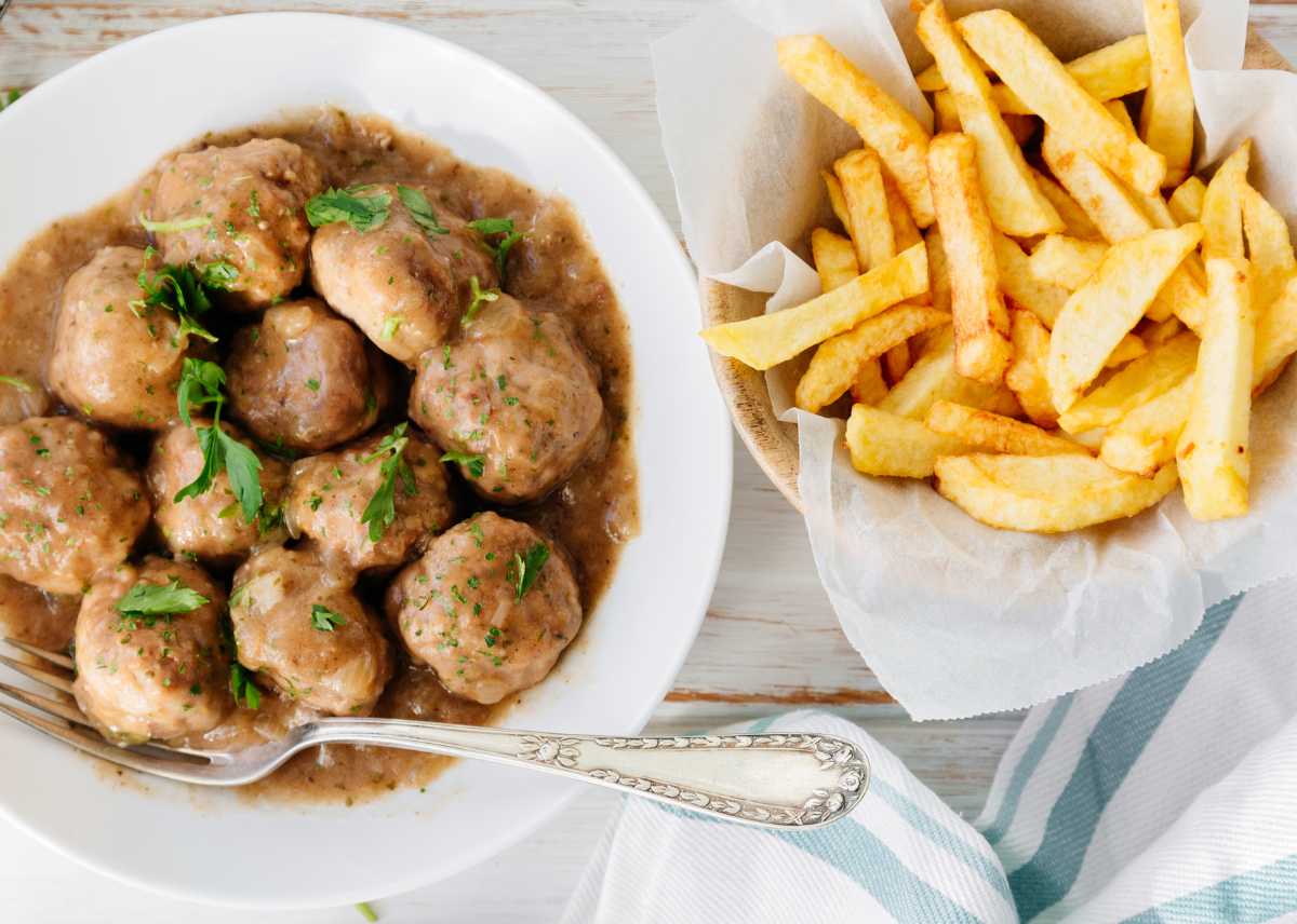 albóndigas en salsa española