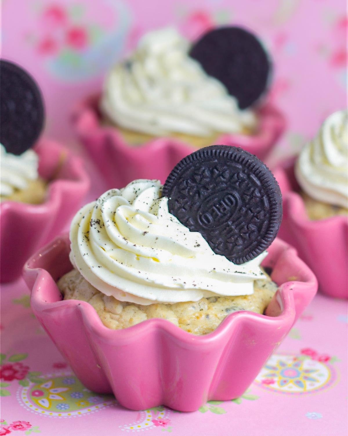 oreo cupcakes recipe with white chocolate frosting