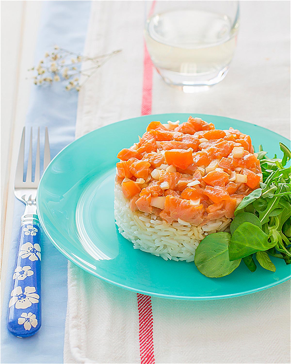 tartar de salmón con arroz