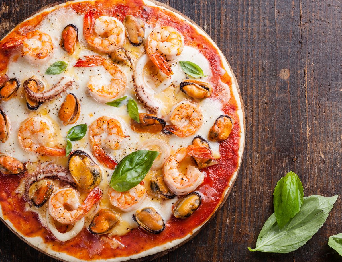 pizza frutti di mare with seafood