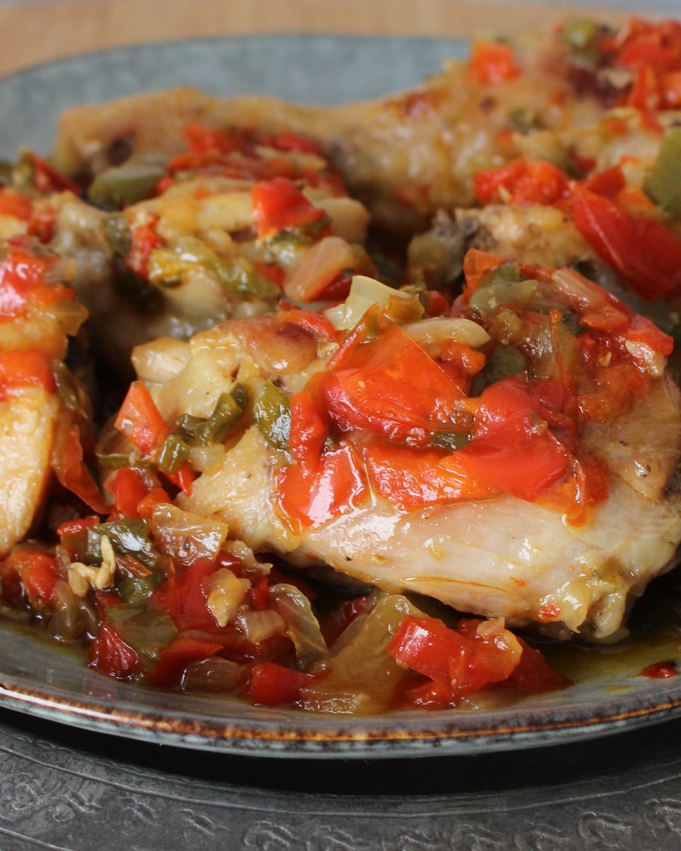 chicken with chilindrón sauce