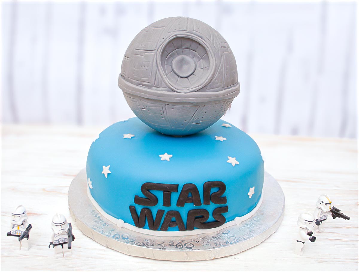Star Wars fondant cake