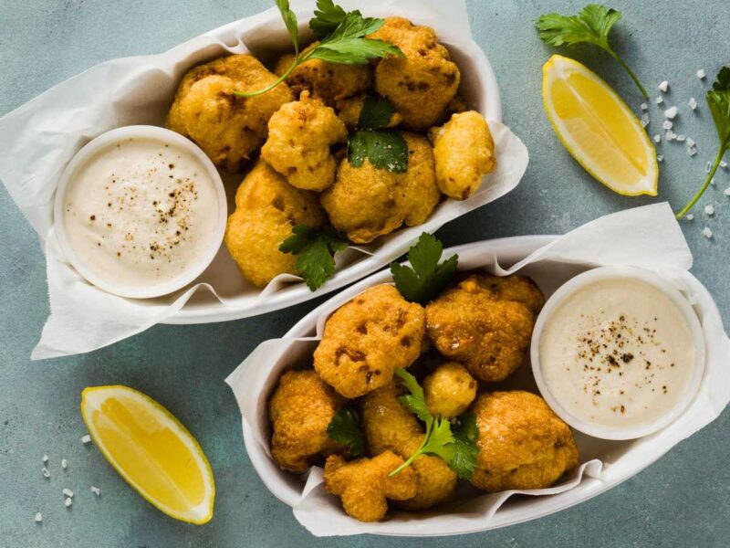 coliflor rebozada con salsa de yogur