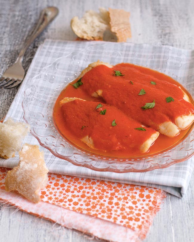 como hacer merluza con salsa de piquillos