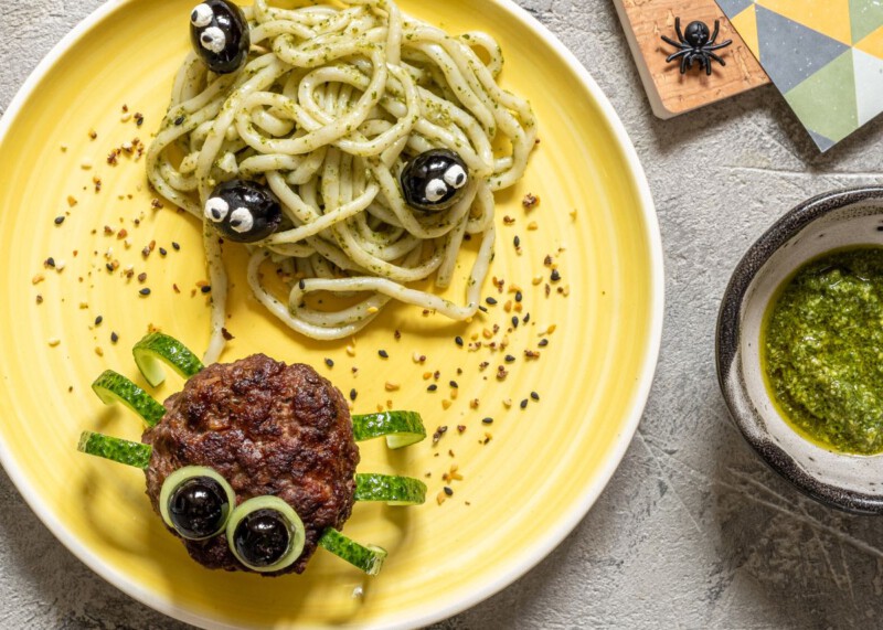 hamburguesa con pasta de Halloween