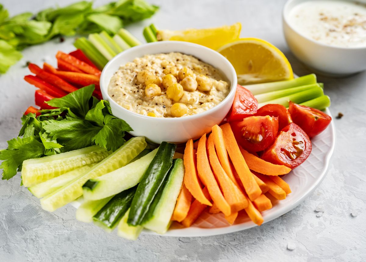 palitos de verduras o crudités con hummus