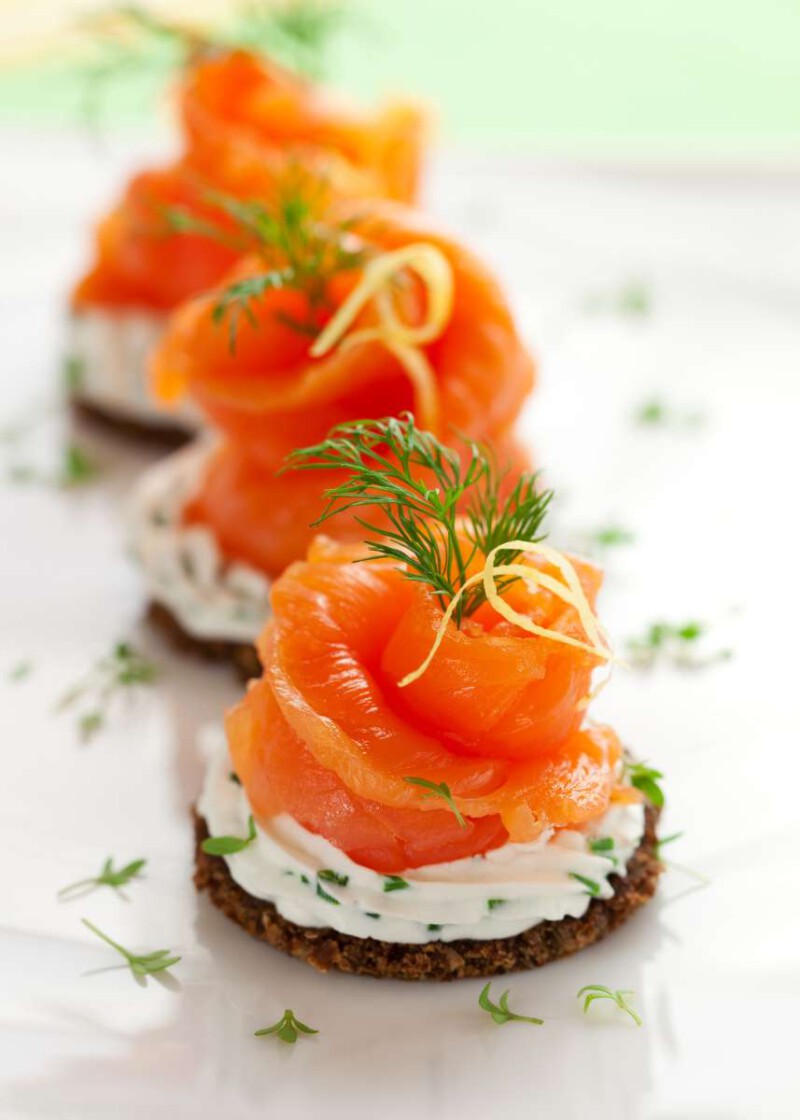 canapes de rosas de salmon ahumado